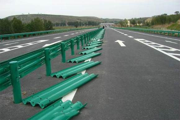 娄底波形护栏的维护与管理确保道路安全的关键步骤